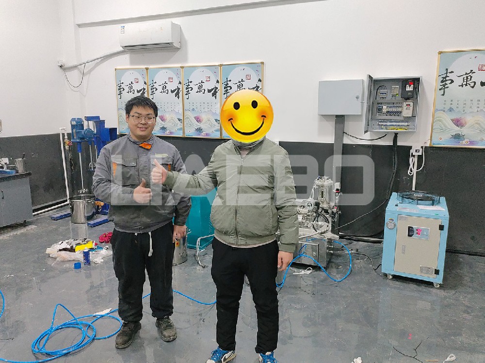 河北某公司1L砂磨機、150三輥機調試成功